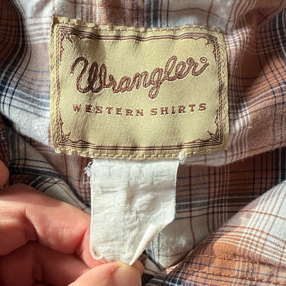 Wrangler Men's Tan and White Plaid Button Down Shirt - Picture 5 of 5